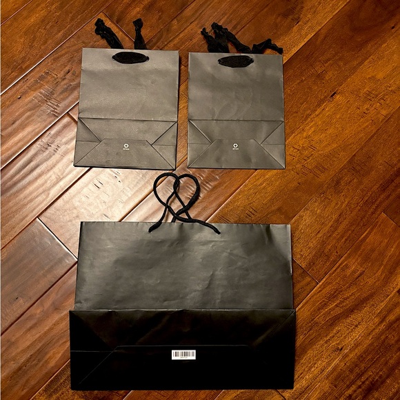 3 authentic OVO paper bags. 2 small and 1 big. - Picture 2 of 4